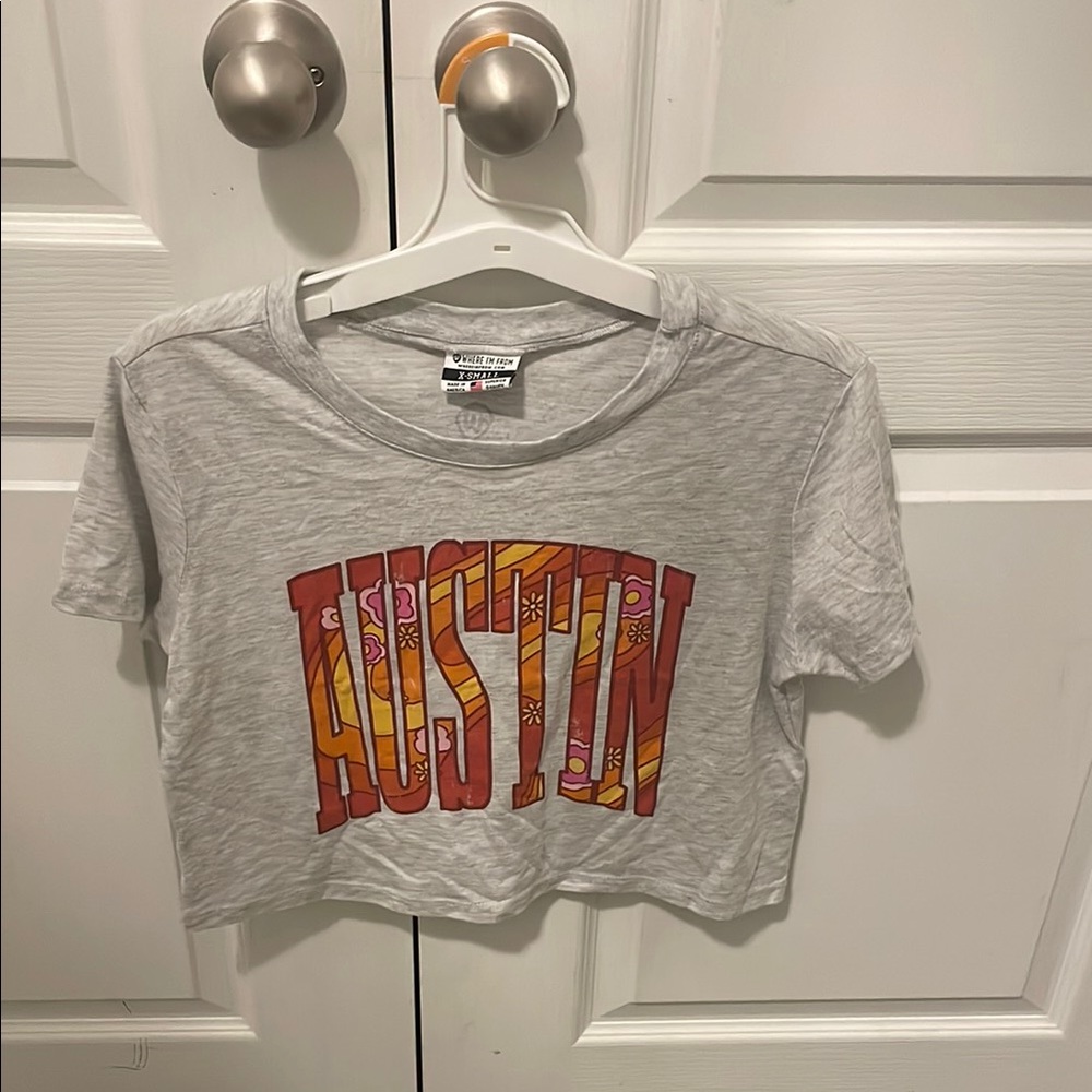 Gray Cropped T-Shirt with Austin Graphic